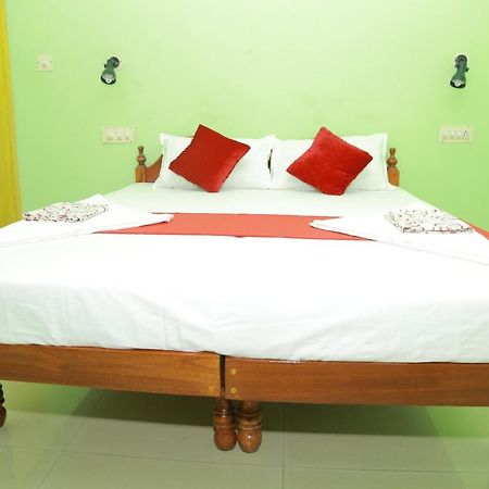 Shirleys Beach Hotel 코발람비치 외부 사진