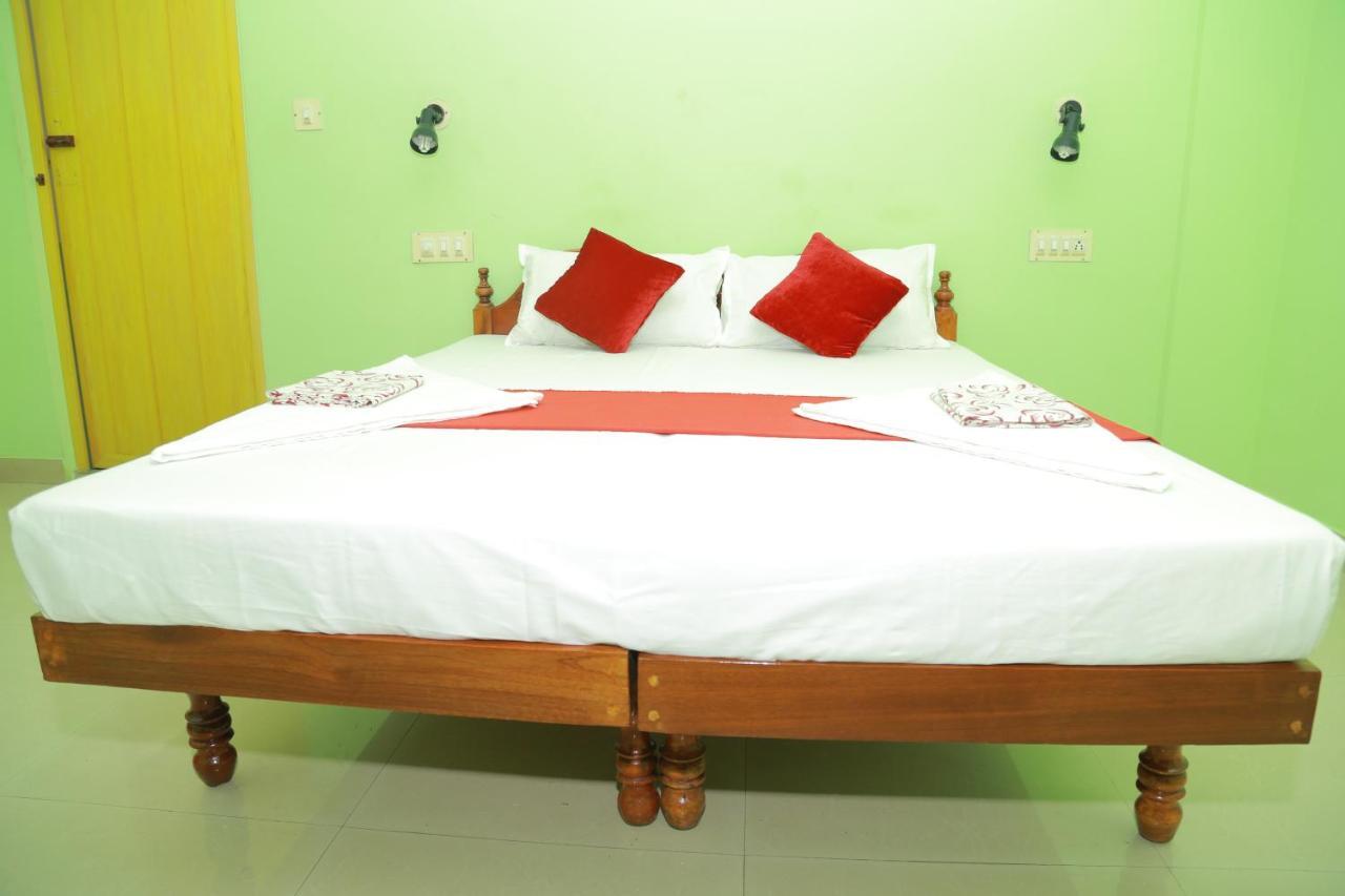 Shirleys Beach Hotel 코발람비치 외부 사진
